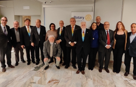 Se recibe la vista del gobernador para ver la marcha del Club, intercambiar ideas y repasar los objetivos generales de Rotary.